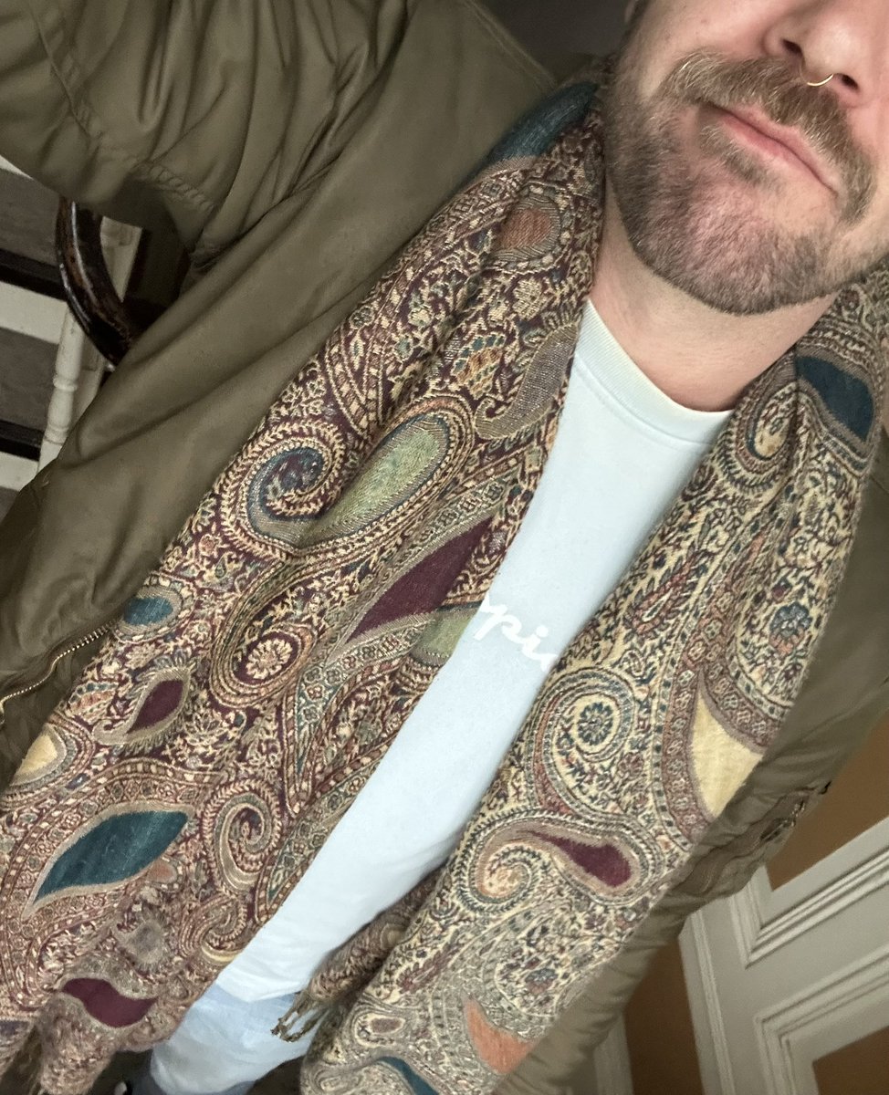 Sebattihan's tweet photo. Von so zwei Talahons gefragt werden, ob mein Schal von Massimo Dutti ist.

Kann sein, aber wurde mir geschenkt, als ich auf nem Festival draußen geschlafen hab. Ich hab kein Plan, Bre. https://t.co/jxtulRTmup