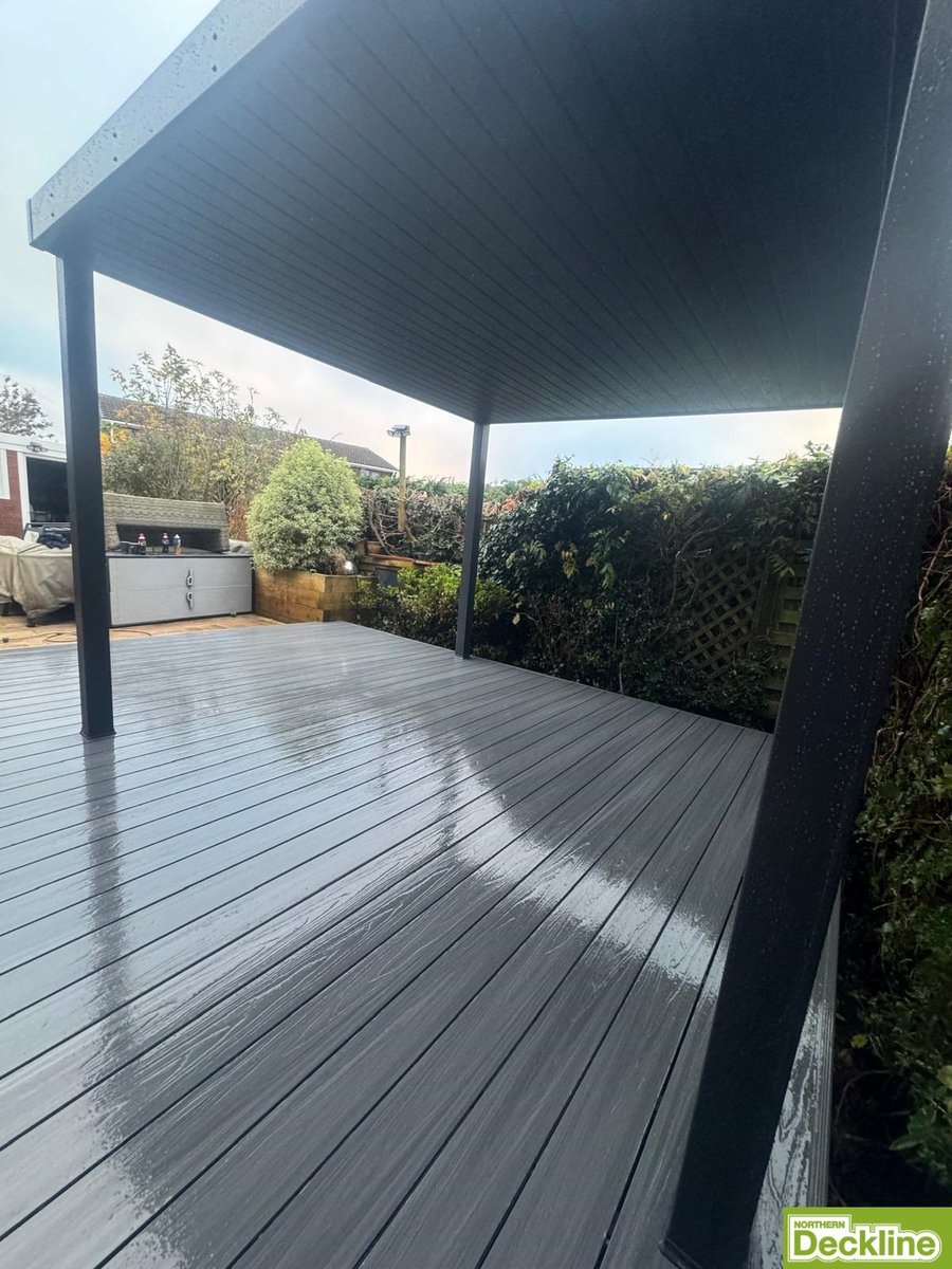 northdeckline's tweet photo. We are happy to show this recent composite decking installation - which included a pergola with a sarnafil flat roof. Like the look of this installation? Message us today to book in a free quote!

#NorthernDeckline #Yorkshire #Lancashire #CompositeDecking #Decking #Garden #Home https://t.co/xRfaFWGzky