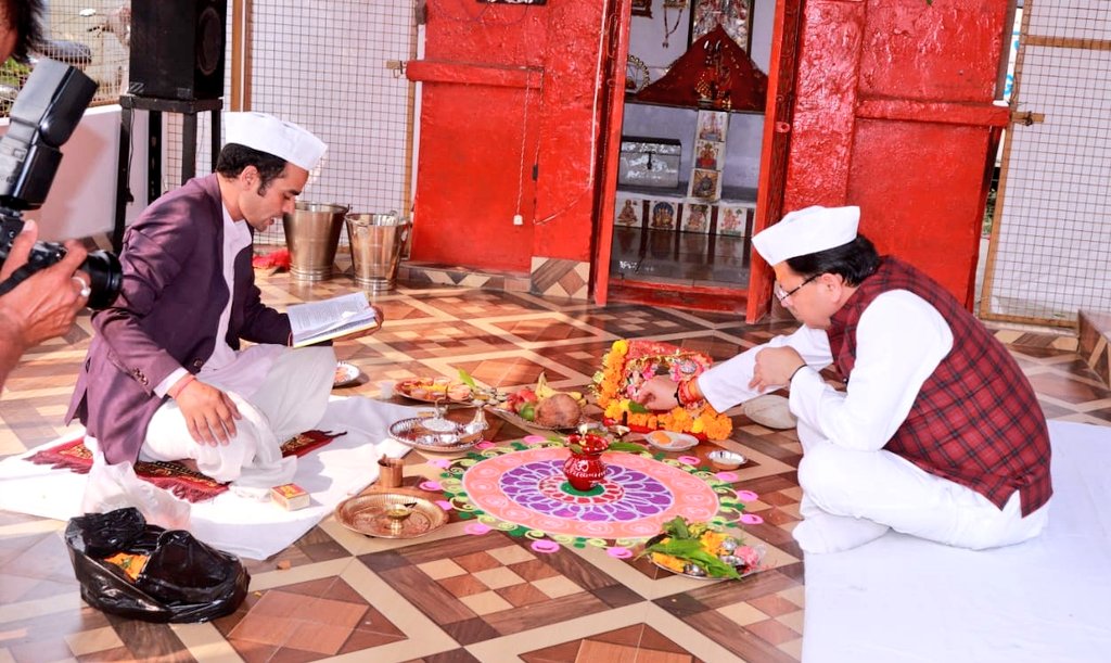 SSB_INDIA's tweet photo. 01/11/24 को उत्तराखंड के माननीय मुख्यमंत्री श्री @pushkardhami जी ने #BOP बनबसा में #SSB जवानों के साथ #दीपावली मनाई और भारत-नेपाल सीमा की सुरक्षा में उनके योगदान की सराहना की। #BorderSecurity

@PMOIndia
@HMOIndia
@ukcmo
@ANI @PTI @DDNewsHindi https://t.co/PcPOfgNrdr