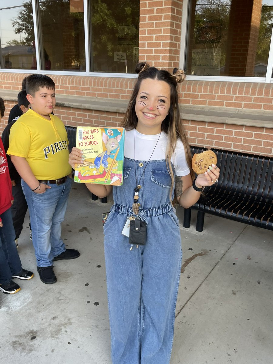 Maria Spinelli (@msmariaspinelli) on Twitter photo Yesterday we dressed up for the <a href="/MHMooreFWISD/">M.H. Moore Elementary School</a> storybook parade! Can you guess who I dressed up as? 🐭🍪 Yesterday we dressed up for the <a href="/MHMooreFWISD/">M.H. Moore Elementary School</a> storybook parade! Can you guess who I dressed up as? 🐭🍪