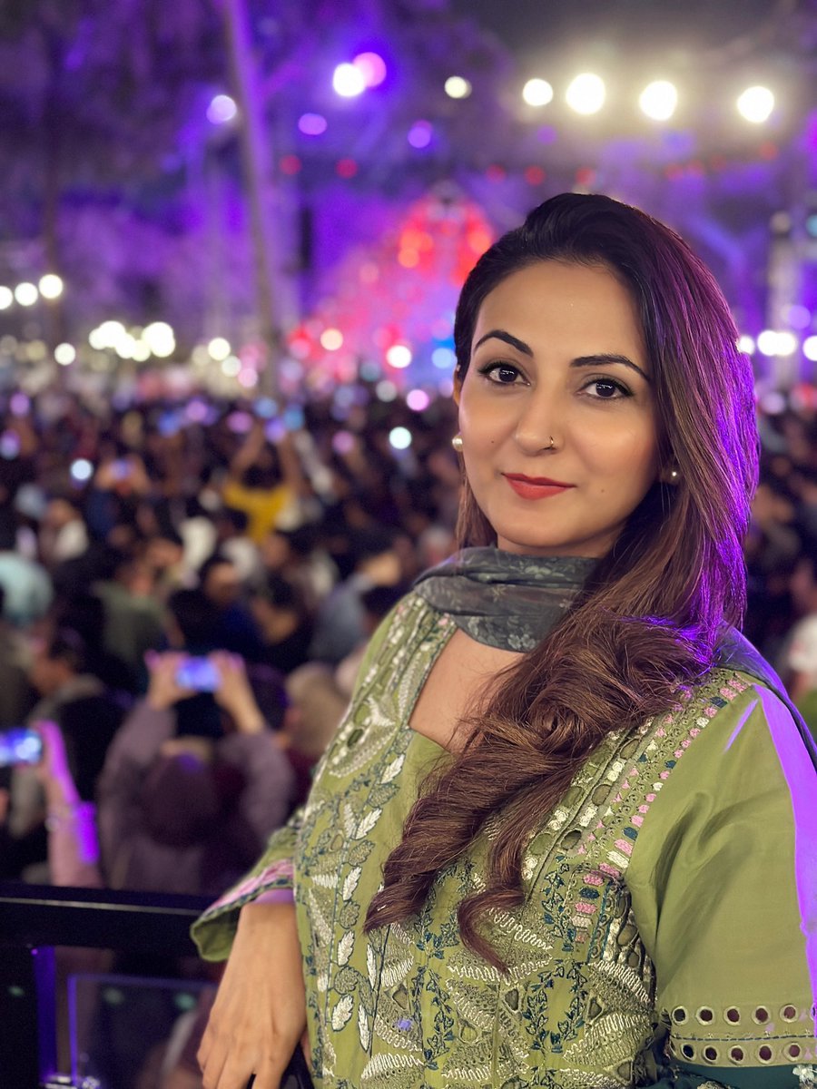 iqraa_ashraf's tweet photo. -massive turn out for #PakistanWeek at #Suwaidi Park #Riyadh under #GlobalHarmonyInitiative of @media_ksa ❗️
🎙️@AliZafarsays was live in concert before a humongous crowd 🇵🇰 https://t.co/q456Yp5l4I