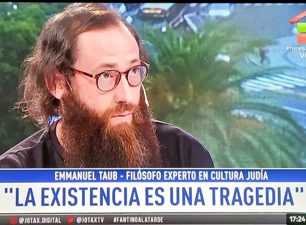 No lo supero,  las mujeres son hermosas por naturaleza pero las de tatuajes estramboticos  por todo su cuerpo uno no sabe si hace el amor con un pandillero del Bronx o espero recibir 7241 puñaladas de su parte???
