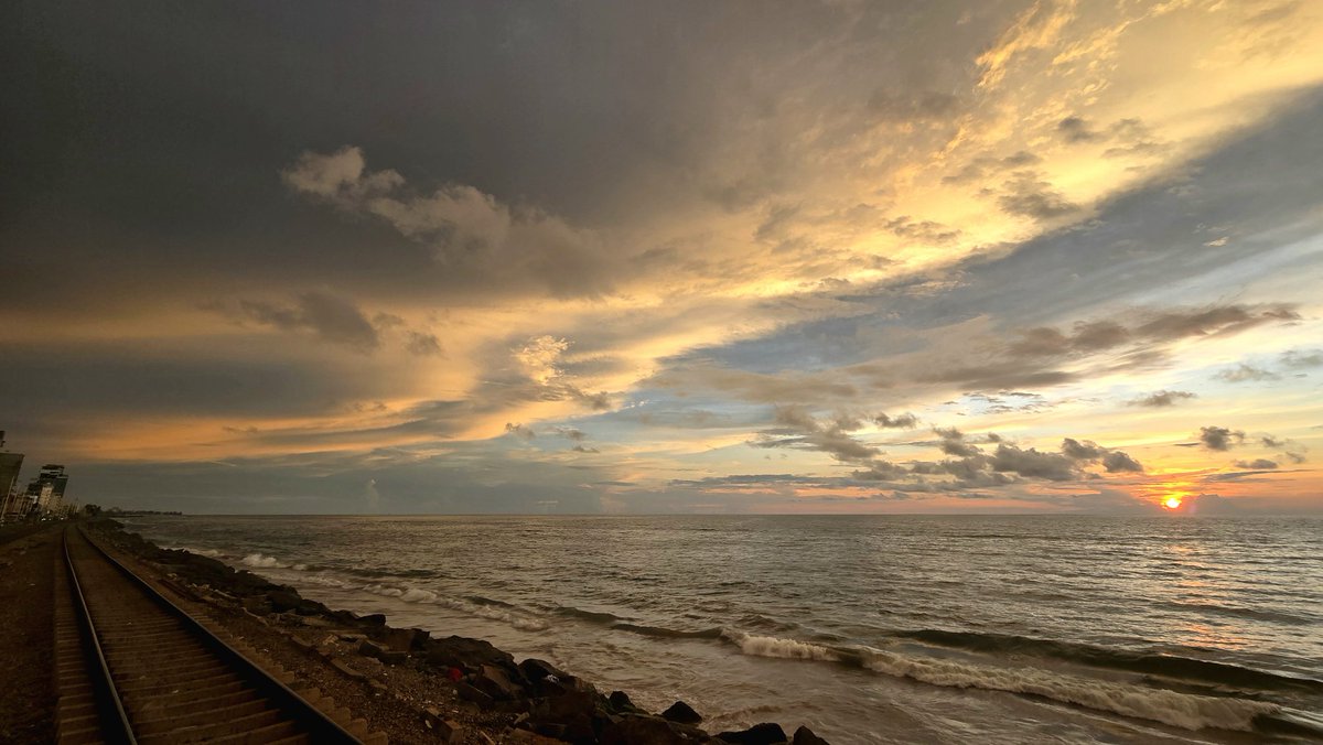nazly's tweet photo. This evening 😍⛅

📍 Bambalapitiya, Colombo. #lka 🇱🇰 https://t.co/Tr17MnlCtD