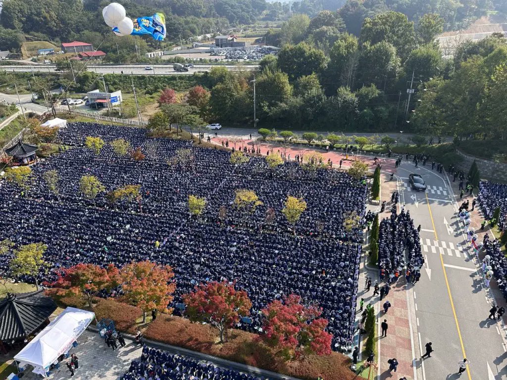 noahbrown19841's tweet photo. Youth Graduates at 110,000 Graduation Ceremony, “Shincheonji's Zion Christian Mission Centre Education is Biblical”
https://t.co/owlw6V5fP0
#ShincheonjiChurch #Only1Year #ManHeeLee https://t.co/YX8o0zTGqI