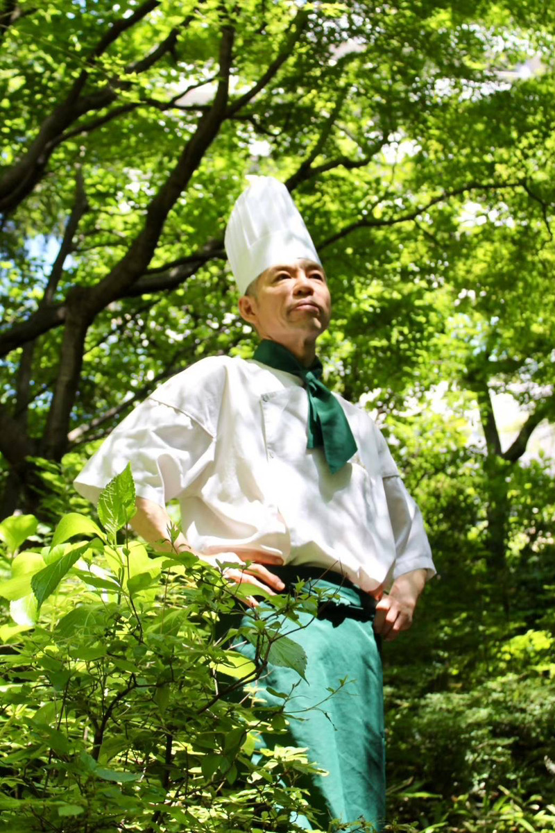 kokorozashi_17's tweet photo. 【重大発表！！！！】
＼2024年最後の未接種カフェ＆バー／

Last of 2024 Organic Vegan Party 開催決定！！！

極上のヴィーガングルメと出会う特別な夜🌙
～世界が認めた匠の腕が紡ぐ、プレミアム忘年会～

◆開催概要
日時：2024年12月14日（土）17:30-20:00(17:00開場)
住所：〒101-0051 東京都千代田区神田神保町1-32
会場：出版クラブホール 3F（神保町駅A5徒歩2分）
対象：コロナワクチン未接種の方
参加：予約・連絡不要

【世界が認めた至高のシェフが贈る特別メニュー】
今回の料理を手掛けて下さるのは、世界的な有名歌手ビリー・アイリッシュも絶賛した日本が誇るヴィーガンシェフ、加藤シェフ。
3つ星レストランで研鑽を積み、名だたる場所で料理長を歴任。
今回は特別に、グルテンフリー対応の極上オーガニックヴィーガンコースをご用意し���下さいます。

【限定200名様のプレミアム立���パーティー】
◎全てのお料理がグルテンフリー&オーガニック
◎豪華ビンゴ大会開催！1等はディズニーペアチケット
◎お一人様・ご新規様向け特別席をご用意
◎素敵なお土産付き
◎二次会は会場目の前のレストラン

【参加料金】
一般：7,000円
⚡本ツイートをいいね＋RTで1,000円引き
⚡ご新規の友人を連れて来て頂くと1,000円引き
※2つの割引は併用可能です！
★25歳以下特別価格：5,000円

【二次会情報】
会場目の前のワイン焼酎208にて開催（20:30～）
飲み放題＆お料理付き：4,000円
※ご参加希望の方はDMからお申し込み下さい
※二次会からのご参加も歓迎（6,000円）

◆先行予約受付中！
遠方からのご参加や確実なご参加をご希望の方は、下記リンクよりお申込みください。キャンセル料もかかりません。お支払いは当日現金になります。
お申込みはこちら��ら↓↓
https://t.co/P4AGNfbkqo

当日は一緒に最高の日にしましょう！！！