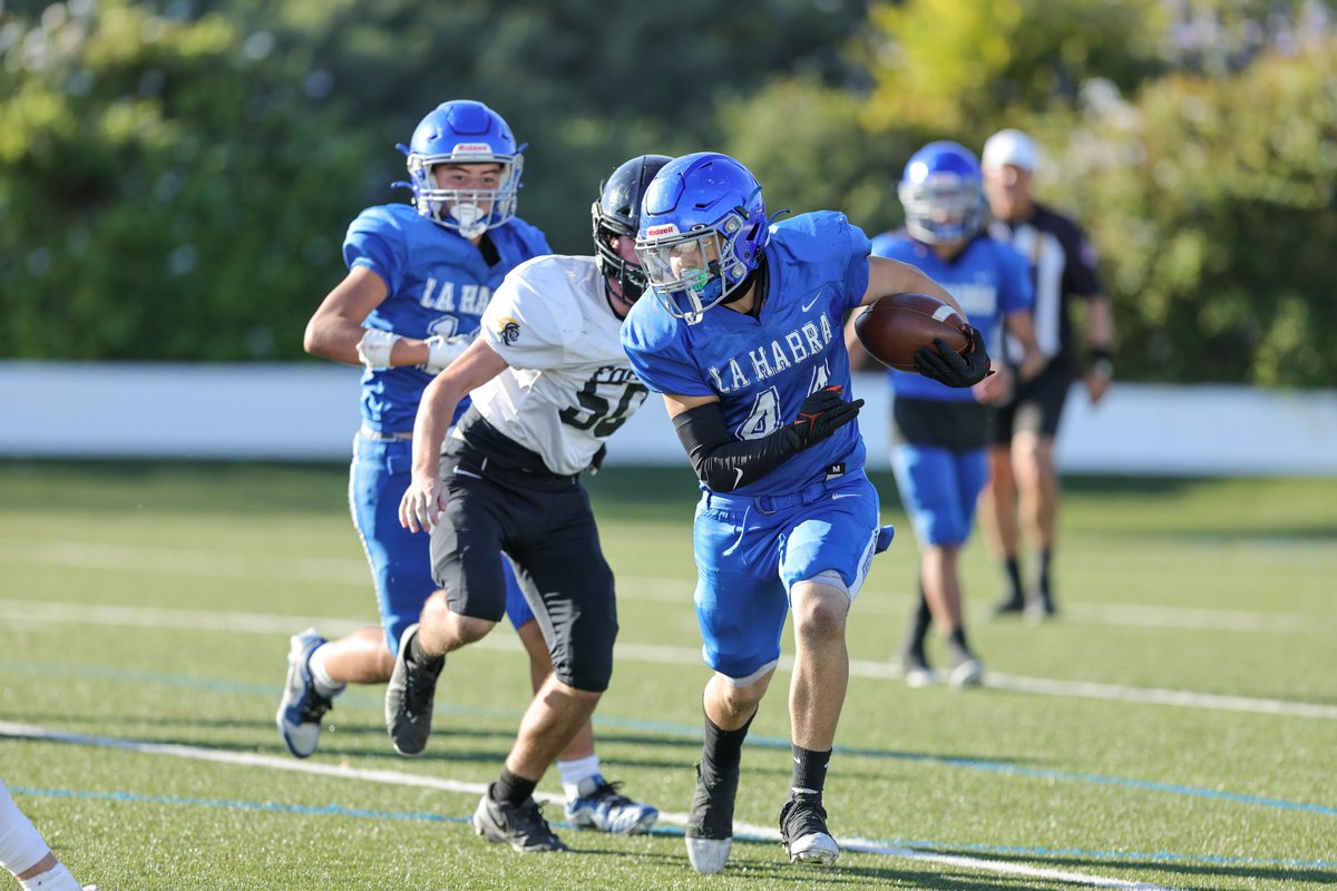Edgar_Serrano8's tweet photo. Foothill vs La Habra (Freshman)

Pictures of game below:
https://t.co/jfTmATeflf

@LaHabraFootball @CIFLACS @LaHabraSports @ocvarsity  @OCSportsZone  @GoFoothill @FHSKnightsFoot https://t.co/1T3bJ3KGTK