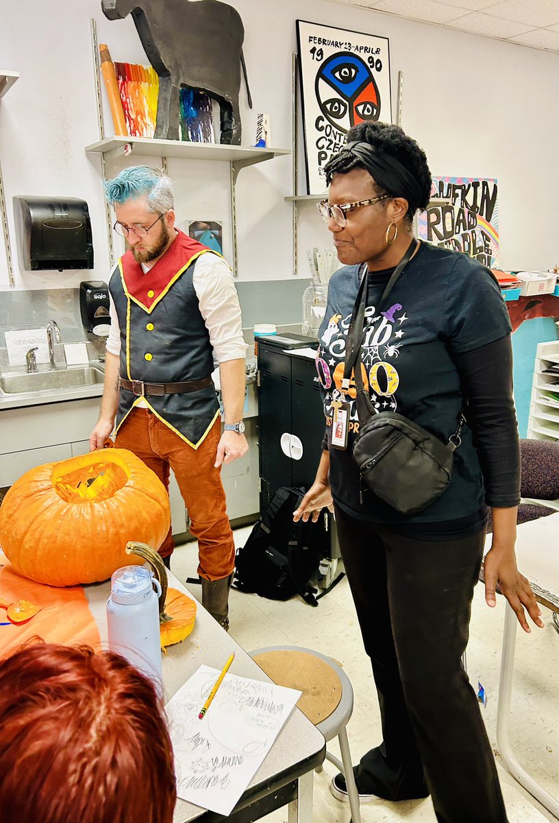 BbarlowArt's tweet photo. ❤️🖤⚡️I treasure @lufkintweets admin, faculty @LufkinPTA and parent support and friendships @MsStoneELA @tmanning08 🎨It takes a village @WCPSS @EHanna_Lufkin https://t.co/WfVf6Zn652