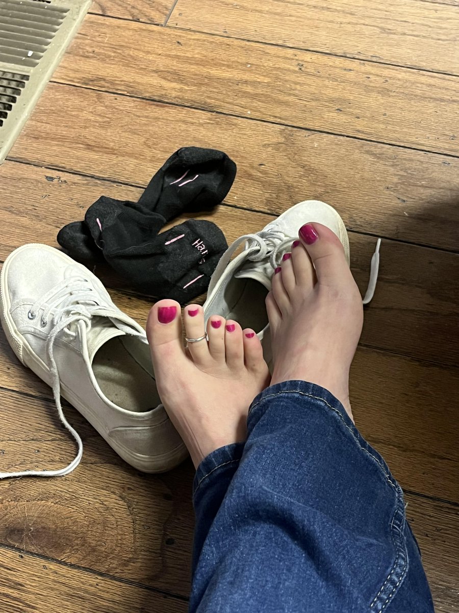 Be honest do you like them?
#feet #toes