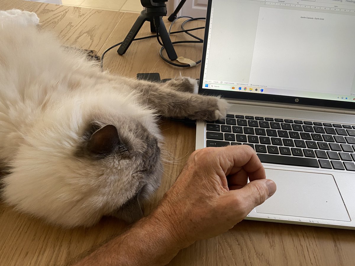 Chris Hadfield tweet media