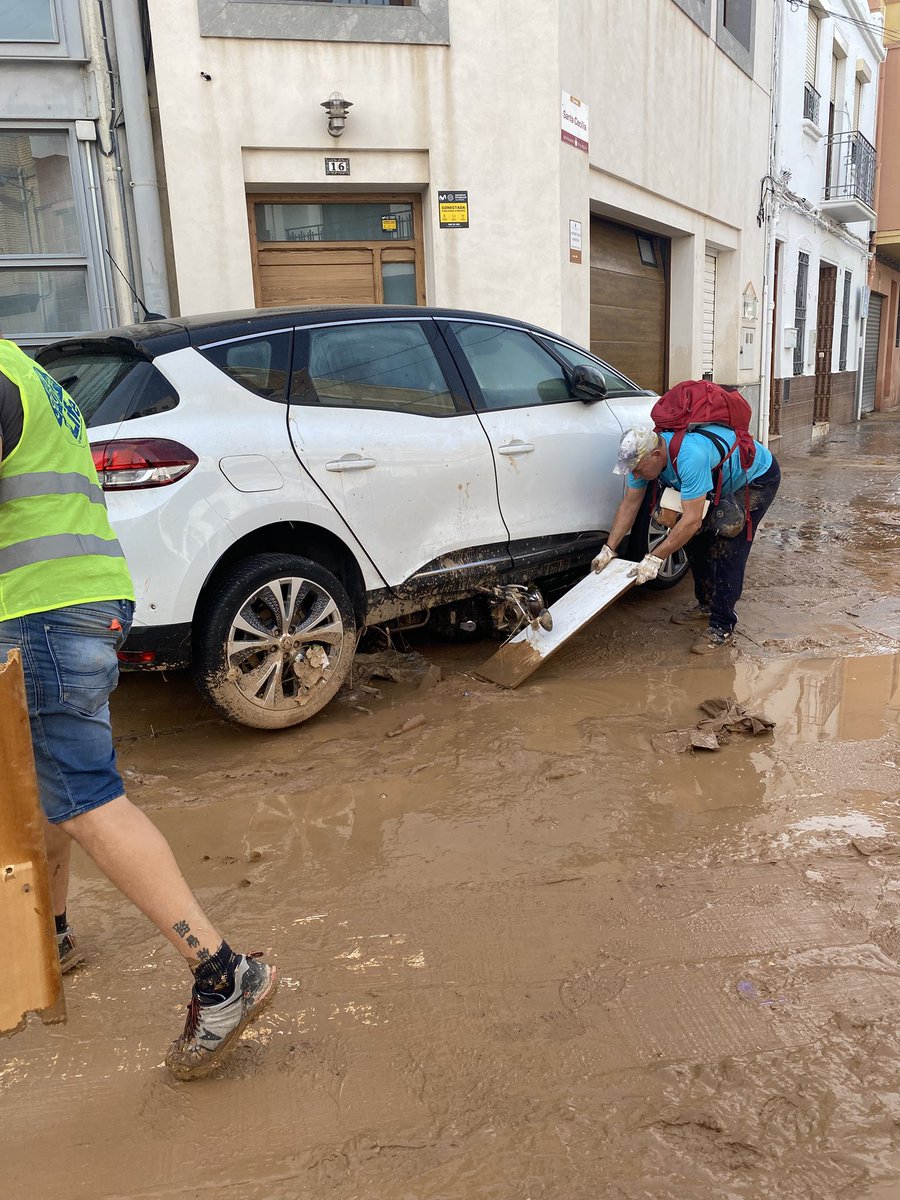 Que nadie vuelva a decir “discapacitado” a alguno de mis chicos del #SportingAlaquasInclusivo
Tienen la capacidad más grande que puede tener un ser humano, tienen la capacidad de ayudar sin mirar a quien, con todo su corazón.
Orgullo de sus valores