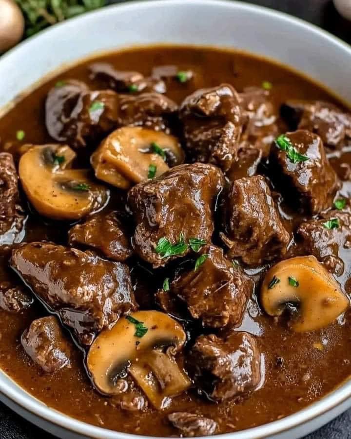 foodietechlab's tweet image. Slow cooker beef and mushroom stew 🥘 !

What will you pair this one up with ?
