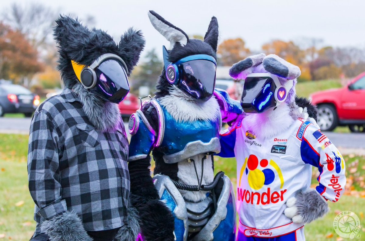 I didn’t know Ricky Bobby was a protogen…

📸: <a href="/BearDogShutter/">🅂🄷🅄🅃🅃🄴🅁➡️🅰️🅾️</a> 

#FursuitFriday