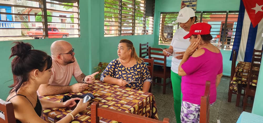 👩‍🍳 Lidia Acosta Ceja es la cocinera del Sistema de Atención a la Familia , hace 10 años , #Matanzas . La dedicación y atención 🍲 para mejor calidad de vida  👥 En esta jornada de viernes como Delegado del Poder Popular 🇨🇺 #CubaEsAmor
