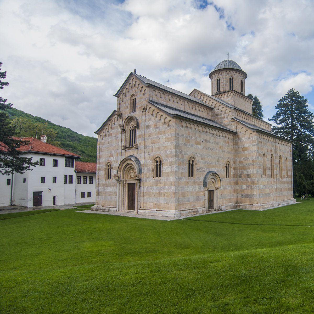 serbiatourism's tweet photo. The Visoki Dečani Monastery is one of the jewels of Serbian medieval architecture, and the geometrically perfect pavement along with the icon-painted walls adorned with over 1,000 frescoes, imparts an otherworldly beauty to this sacred place.
#experienceSerbia
📷 Đ. Petorvić https://t.co/Kx24KN4zHb