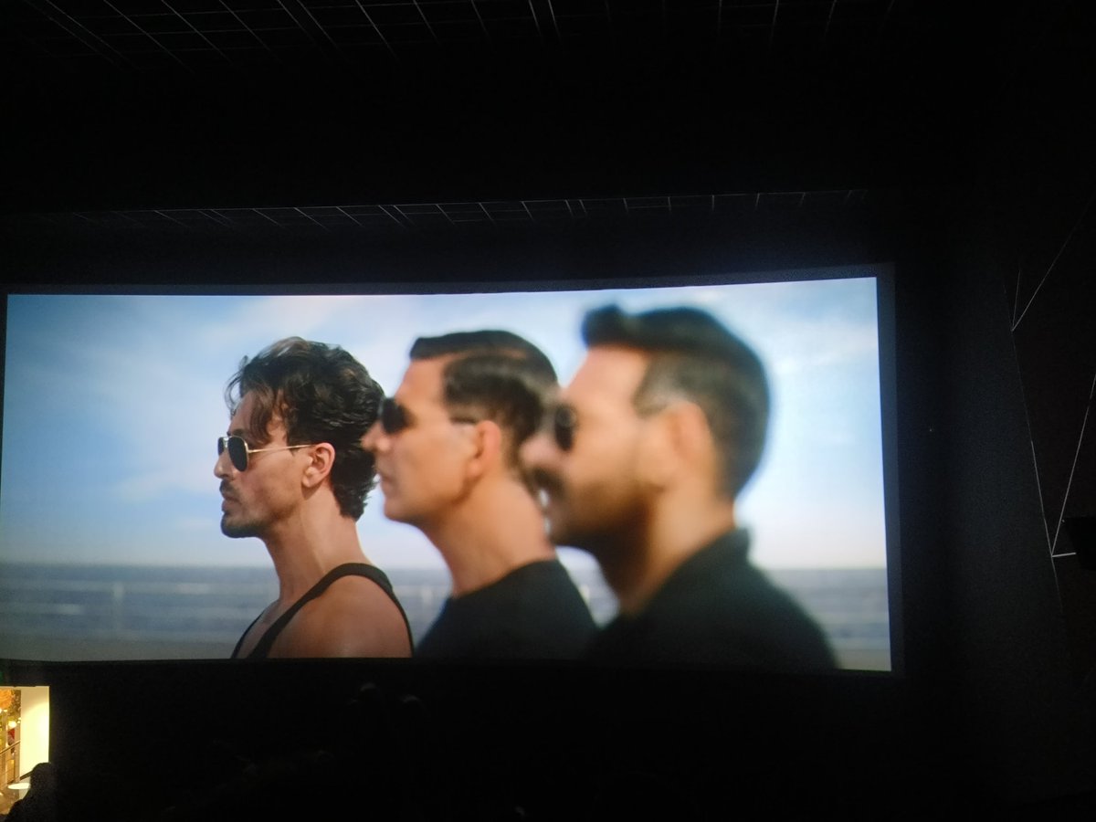 VishalGaud_'s tweet photo. एक दम बकवास मूवी है..
इनके चाहने वालों को पसंद आएगी बस..
#singhamagainreview
#SinghamAgain https://t.co/ajFXlAzHRo