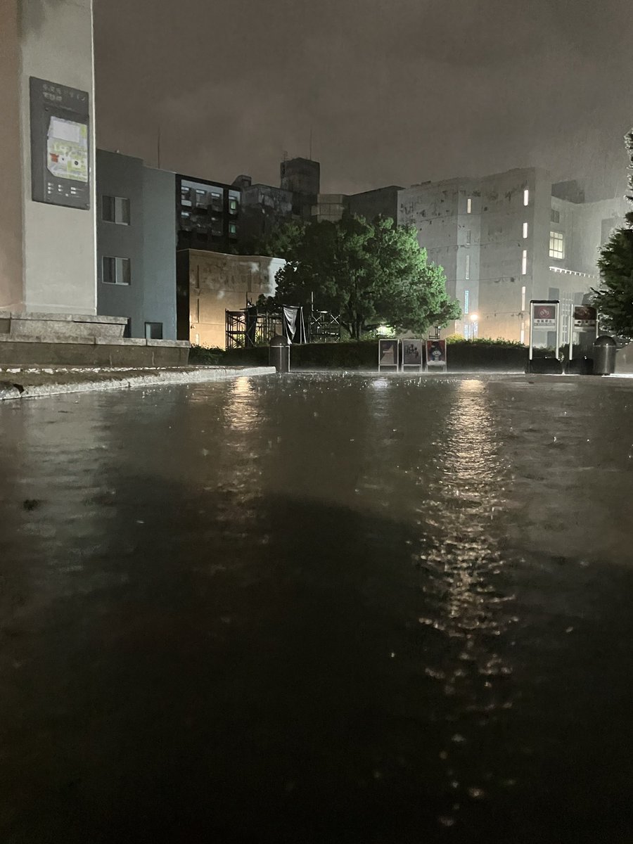 qu_geikosai's tweet photo. 今日はCBAから👗

芸工祭まで残り1日！

明日も生憎の雨予報ですが☔

雨だからこそ、前向きな気持ちを忘れず芸工祭を楽しみましょう！
zenyaの最高なパフォーマンスに続いて、
きっとどこかに楽しみが見つかるはず！

最高な2日間に！

#CBAprojectから
#九大芸工祭
#芸工祭まで1日 https://t.co/5o7Mu9FcFx