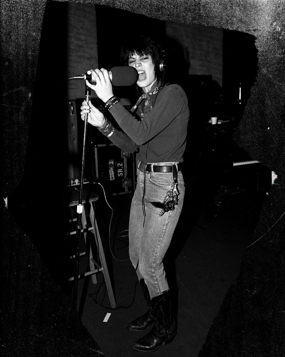 In studio, 1983 🎤
-
📷 Ron Akiyama