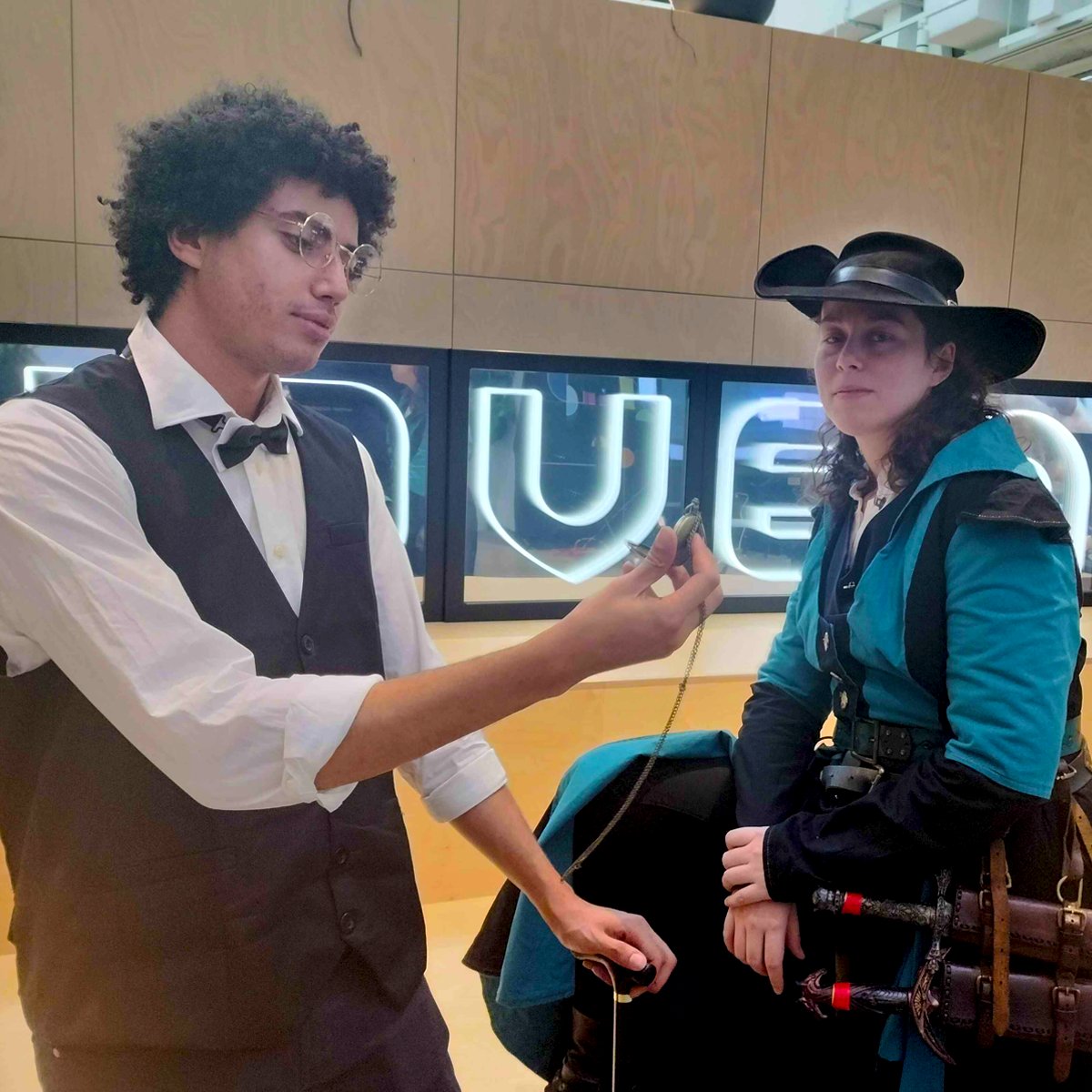 🎃 Joyeuse fête d'Halloween de la part de tous les employés de Haven ! Hier, nous avons pris le temps de célébrer le travail acharné de notre équipe en nous déguisant et en dégustant un délicieux déjeuner d'équipe. Entre costumes créatifs et friandises effrayantes, ce fut un