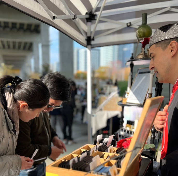 TOPortAuthority's tweet image. This Saturday, November 2 check out the @torontoartcrawl Christmas Market at @thebentway. 

This free outdoor market features more than 180 talented Toronto artists and artisans, food vendors and more! 

For more details visit: bit.ly/3NH1k98

#atthewaterfront