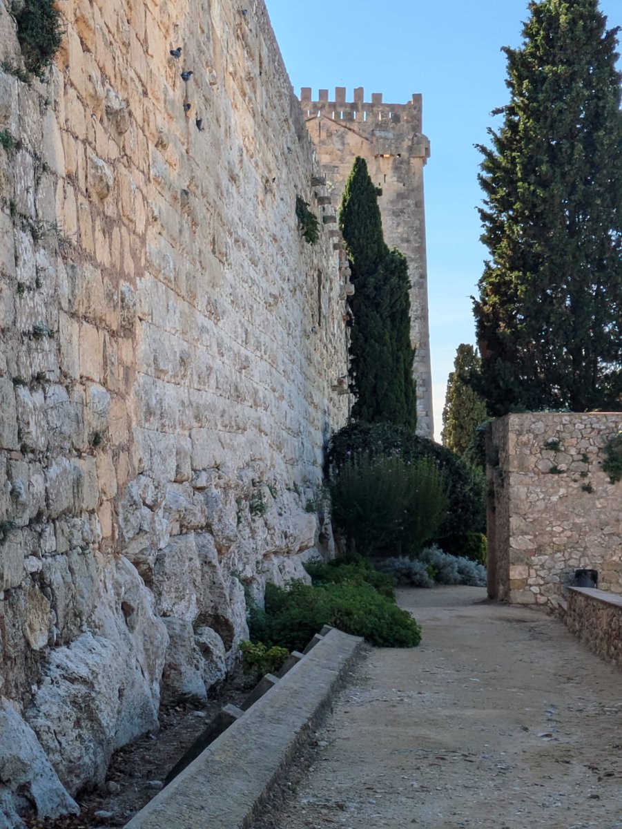 PoetryCLP's tweet photo. A glitch in our walking itinerary resulted in visits to two fascinating Spanish towns instead. More here: https://t.co/yDcBeyhNZ8 #Spain https://t.co/YilKZUeImj
