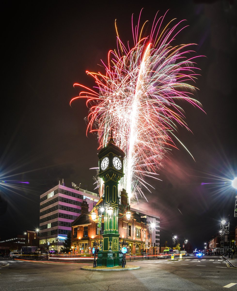 Two weeks until the #JewelleryQuarter’s #ChristmasLightsSwitchOn!

Join us Friday, Nov 15th from 5 PM for #livemusic, food, 100+ festive lights, a giant diamond ring, two 30-foot trees, and 25 festive windows.

Lights on at 6 PM, followed by rooftop #fireworks! 🎆