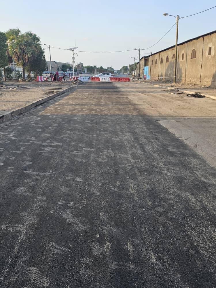 LiveDjib's tweet photo. #Onead informe le public que les travaux sur la route de la Siesta sont désormais achevés. Les opérations de bitumage de la chaussée ont été finalisées, nous remercions les usagers pour leur patience et leur compréhension pendant toute la durée des travaux.
#Djibouti https://t.co/ptrkPFrx5s