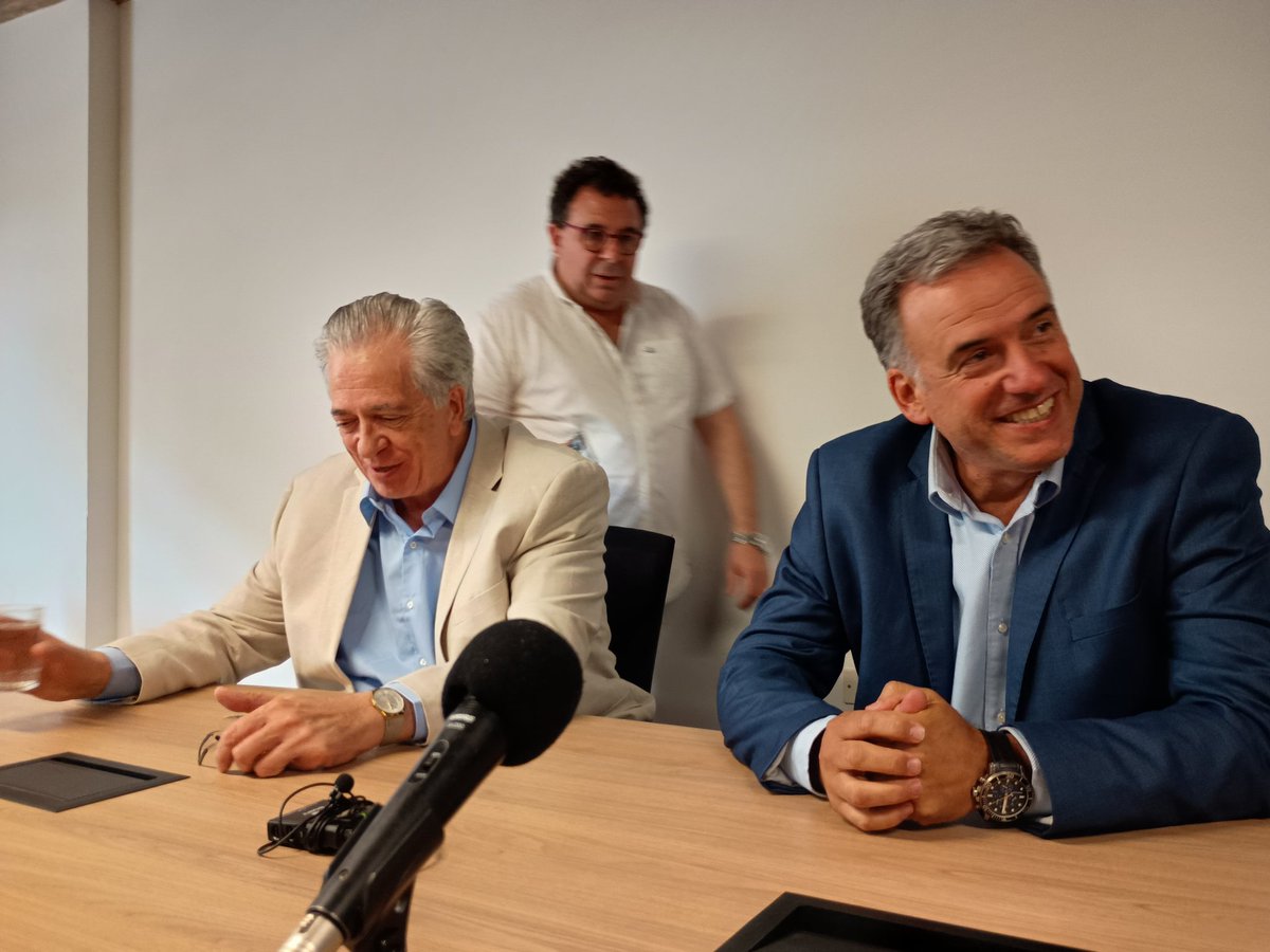 #AHORA Yamandú Orsi presenta  adhesión de Víctor Bjorgan Barrios, ex secretario político del líder nacionalista Wilson Ferreira Aldunate y del conductor del Movimiento Nacional de Rocha . <a href="/vtvnoticiasuy/">VTV Noticias</a>