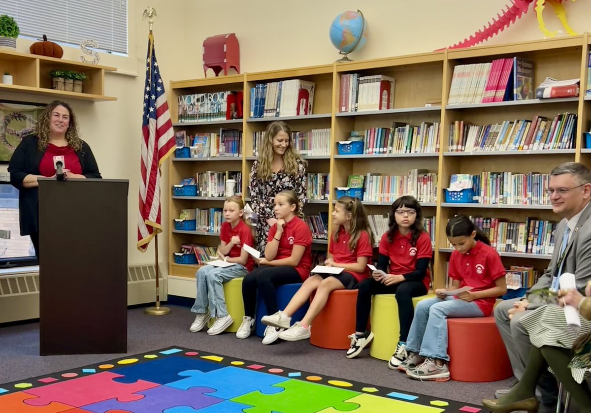 darla_lussier's tweet photo. Congresswoman Rosa DeLauro visited Sunnyside today to celebrate our recent Blue Ribbon award! https://t.co/kjirPEIMJv