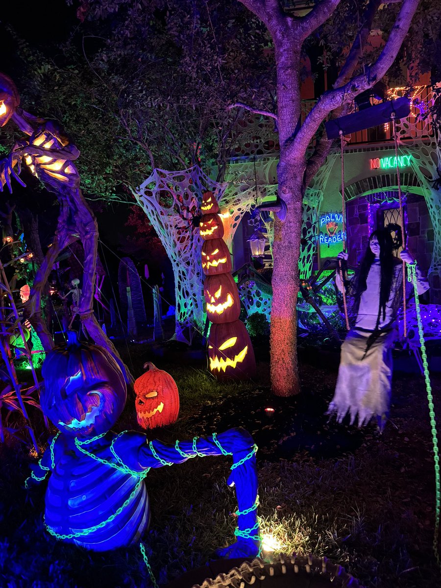 CrookedCastles's tweet photo. #Halloween 🎃 https://t.co/uoRYHcli1D