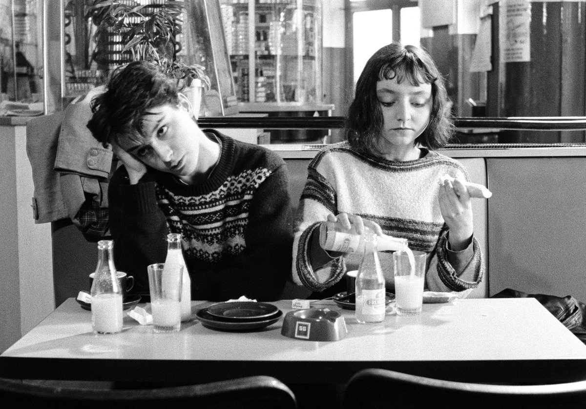 Now showing: J’AI FAIM, J’AI FROID a newly restored treasure by CHANTAL AKERMAN. 

The Belgian master follows two teenage girls from Brussels who’ve run away to Paris through a series of alarming wake-up calls in their new city. 

For one week on lecinemaclub.com.