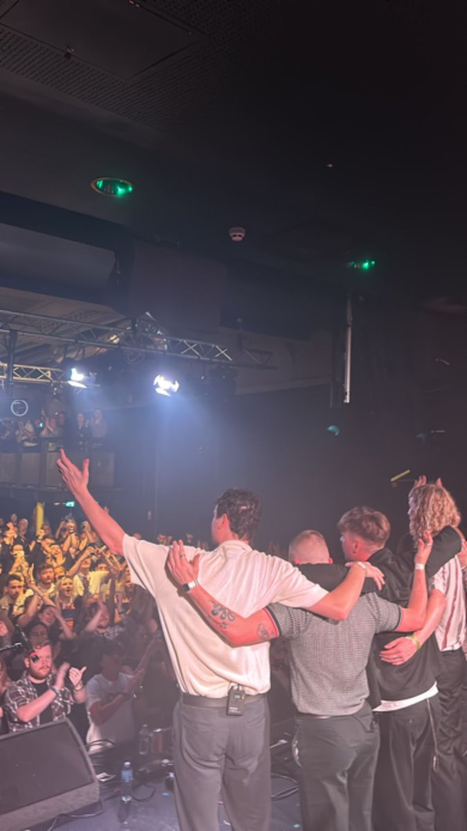 CavsBand's tweet photo. We first went to Kendal Calling in 2014, been going ever since.

To be asked to play Tim Peaks is mindblowing, and we want you all to be there. 

New to The Cavs?  Expect more of this. 

SEE YOU IN THE FIELDS

@Tim_Burgess
@KendalCalling
@chris_hawkins https://t.co/hKLmMHvaor