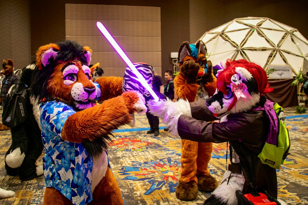 This week’s #FursuitFriday pro tip: ALWAYS be ready for impromptu lightsaber battles!

Thankfully, I’ve leveled up my Daedric Mace of Zebra to a high Block rating so I can hold my own.

<a href="/thefurrybarista/">Tucker</a> can’t watch 🫣

📸 <a href="/HearzLion/">Hearz</a> #BLFC2024