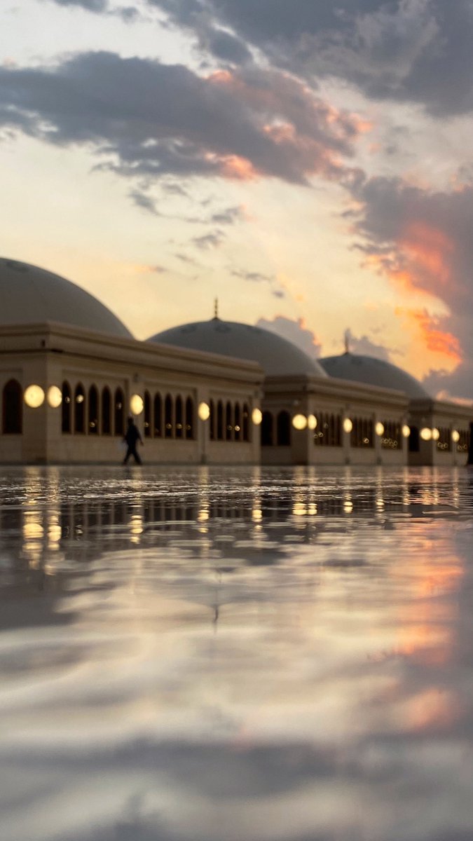 The type of sunset the Prophet ﷺ may have seen.

Sunset today in Madinah, as it rained.