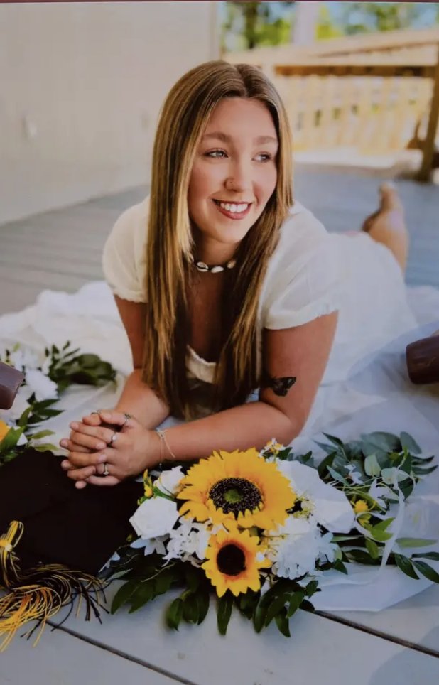 RichardHanania's tweet image. 19 year-old Texas woman dies due to abortion ban.
Pro Publica reports on how she went from hospital to hospital, precious time being lost as nurses and doctors waited to make sure the fetus was dead before they could treat the mother:
Candace Fails screamed for someone in the…