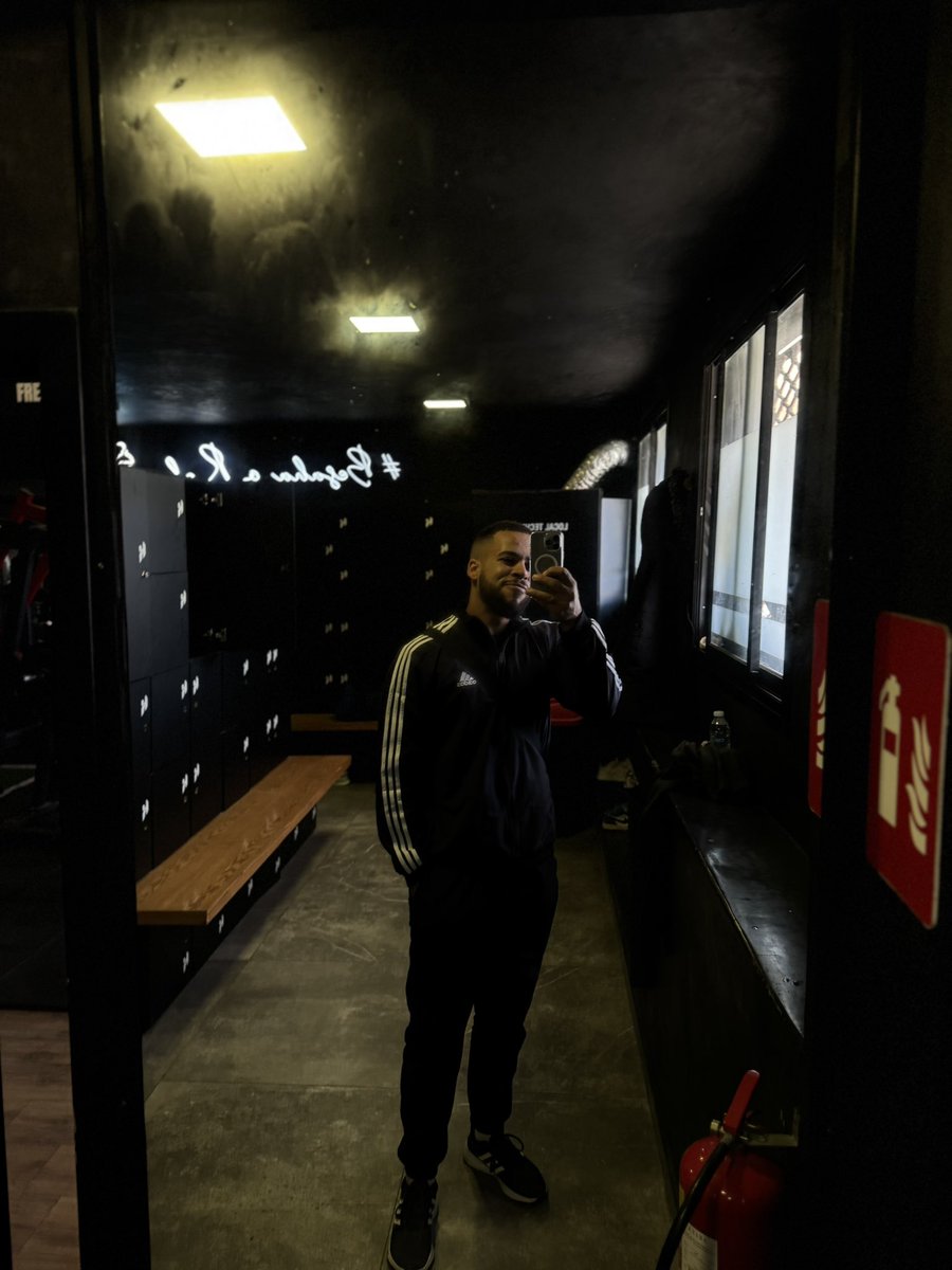 vikingtradingfx's tweet photo. Last Day of The week ended with good sniper Entry 🤌🏻 

What a week : starting to hit gym twice a day , eating clean and at the same time not watching charts for too long ✨

Anyway Time to hit my second round in the gym ( Legs 🦵) 👻 https://t.co/io8UEehjgj