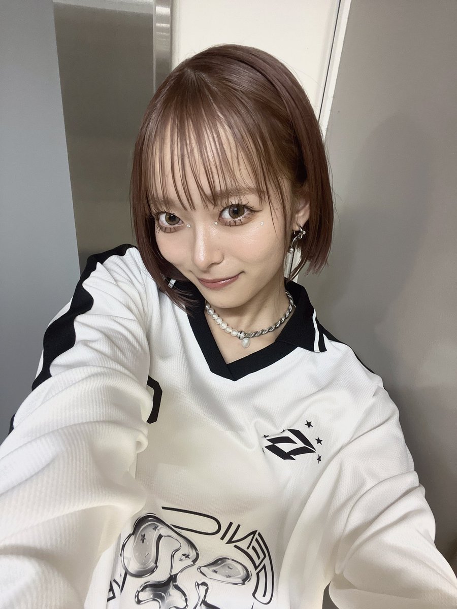 ツアー東京公演有難う御座いました🗼🤍

GENIC日本武道館公演が決定いたしました！！
心から有難う御座います。
また改めて投稿させていただきます☺️
結成5周年の今日、LIVEをさせていただけてメンバーとGENIminさんと過ごせて幸せでした☺︎
有難う御座います🙇🏻‍♀️🤍
6年目もよろしくお願いいたします🫶🏼