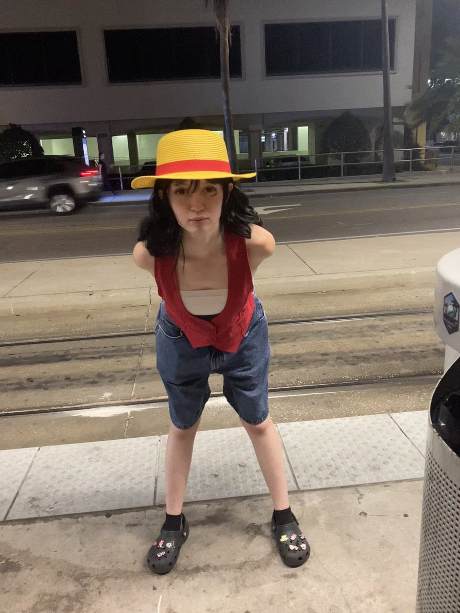 ghostlyvirtual's tweet image. FINDING THE ONE PIECE! Guys Halloween was fire lowkey