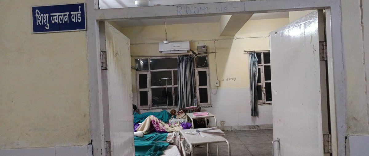 krishan_chh's tweet photo. @NayabSainiBJP CM saheb PGIMS Rohtak, burning ward me jle huye baccho ki bed seat 3 din se change nhi hui h.Drs. ka atapta nhi ward me.... https://t.co/Uxj4njA6Xm