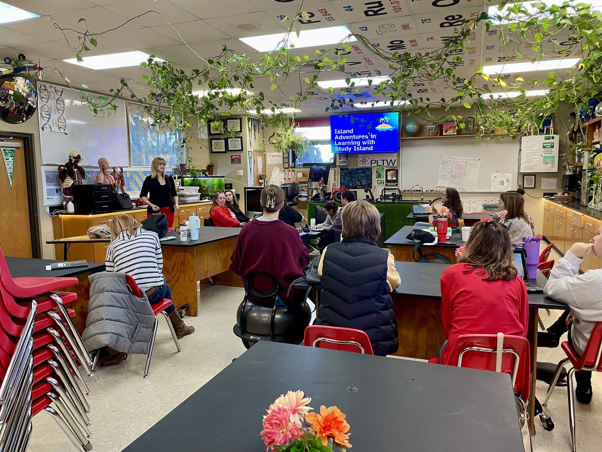 wpzizzers's tweet image. Educamp 2024 is in full swing today for West Plains R-VII School District faculty and staff. They’re exploring math strategies, wellness programs, HR, co-teaching, technology, and more to enhance learning and support. #ProfessionalDevelopmentDay #ZizzerProud #Educamp2024