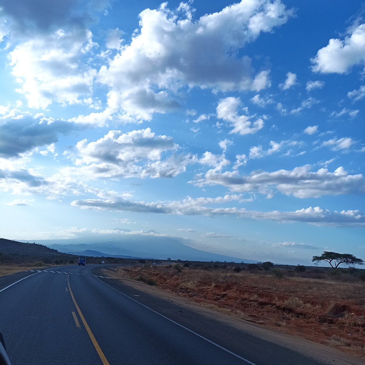 Sammysam_e's tweet photo. En route Taveta https://t.co/tGfmZJYLl0
