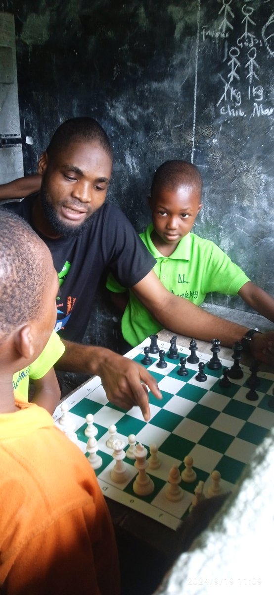 I taught school children chess during my service. These kids have made incredible progress, developing critical thinking  through the game ♟️

After my PoP, I took pictures with the kids. 
Shout out to <a href="/Tunde_OD/">Tunde Onakoya</a> for inspiring this initiative through <a href="/chessinslums/">CHESS IN SLUMS AFRICA</a>.

#NYSC #Chess