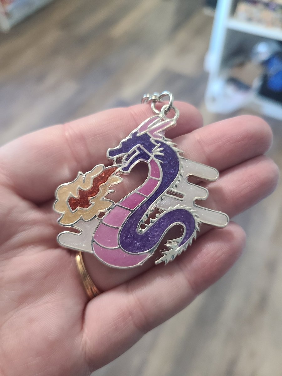 WardenKit's tweet photo. @EmzillasTrove I love my dragon so much its soooo pretty! https://t.co/k0vpMn6HME