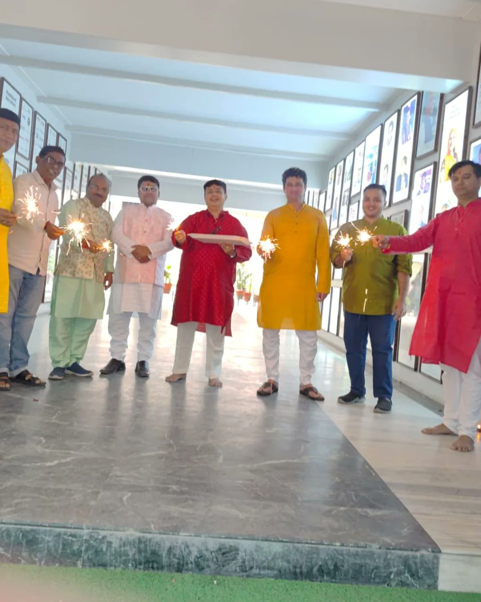 jaroliya_dr's tweet photo. प्रेस्टीज इंस्टीट्यूट ऑफ मैनेजमेंट एंड रिसर्च, इंदौर में दीपावली का पर्व भारतीय ज्ञान परंपरा के अनुसार पूरे हर्ष और उमंग के साथ धूमधाम से मनाया गया।  
@PIMR_Indore @davishjain https://t.co/z13OJeRQ1E