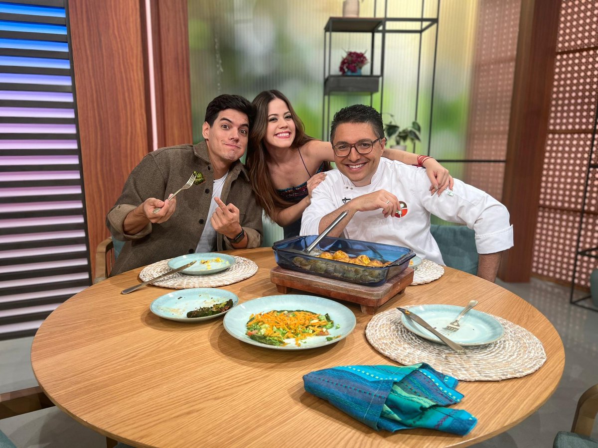 ¡Una mañana en la cocina de #PortadasAlDía 🧡 ! Donde los protagonistas fueron los vegetales 😋 nuestro chef <a href="/Merlingessen/">Merlin Gessen</a> como es de costumbre nos sorprendió con unos platillos deliciosos 🙌🏼 #Venevision