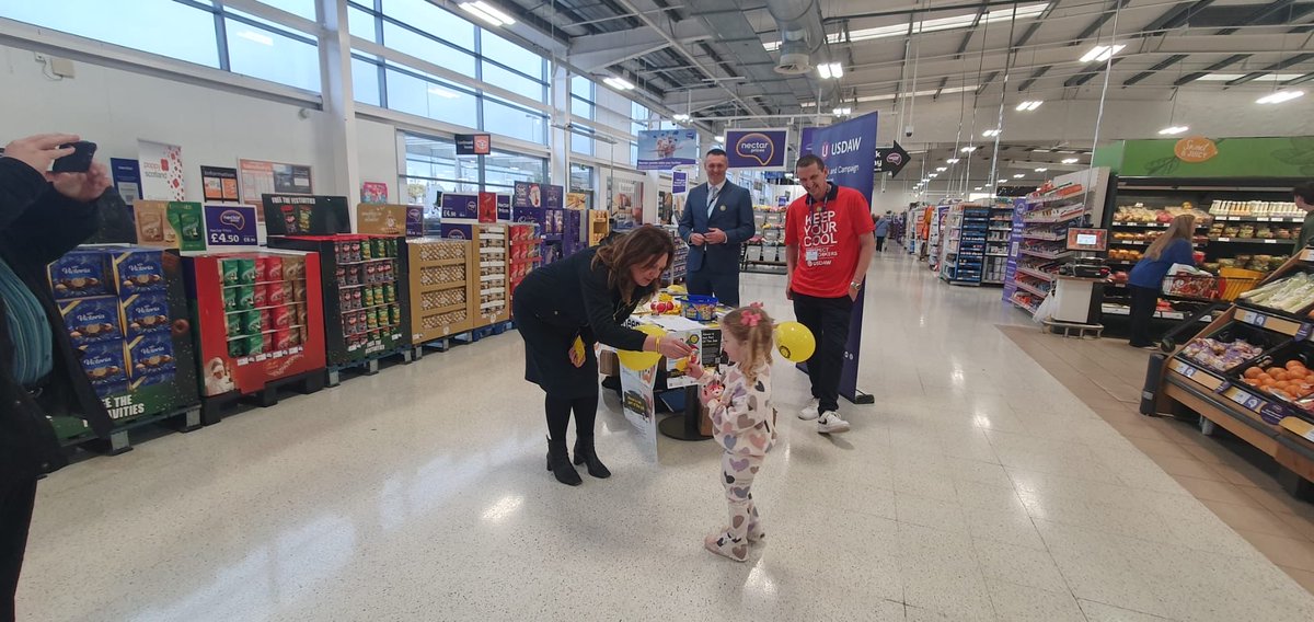 Alison_S_Taylor's tweet image. A pleasure meeting ⁦@UsdawUnion⁩ ⁦@UsdawScotland⁩ in ⁦@sainsburys⁩ ⁦⁩ to discuss #freedomfromfear campaign protecting workers from violence &amp;amp; abuse.

Informative, enjoyable chat with Gary,Tony &amp;amp; Daniel #USDAW &amp;amp; Craig, manager of #Sainsburys in #Braehead.
