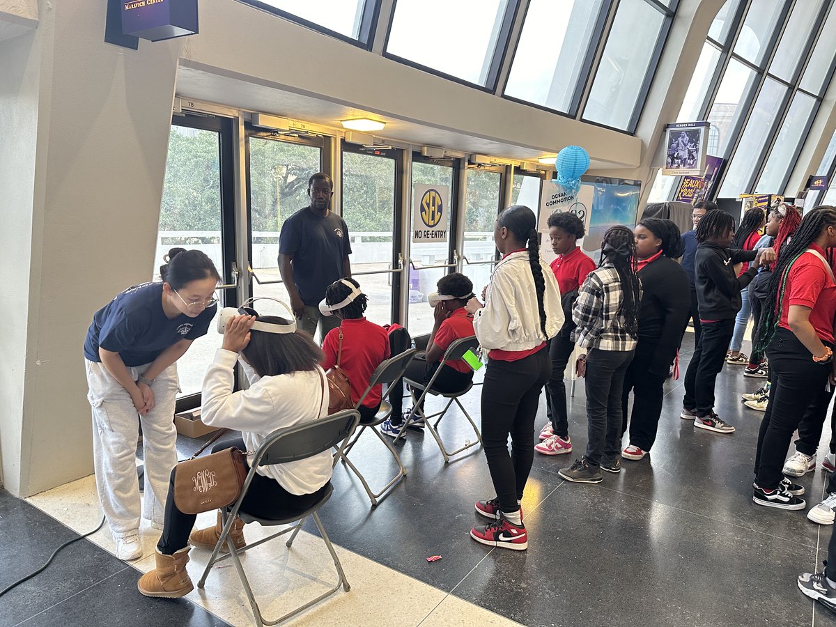 George_Xue's tweet photo. Exploring the wetlands in VR! ππΏ Coupled Ocean Modeling Group engaged K-12 students at #OceanCommotion with immersive virtual wetland surveys, inspiring future ocean scientists! #VR @LASeaGrant @LSU_CCE https://t.co/KoxHaXMpd5