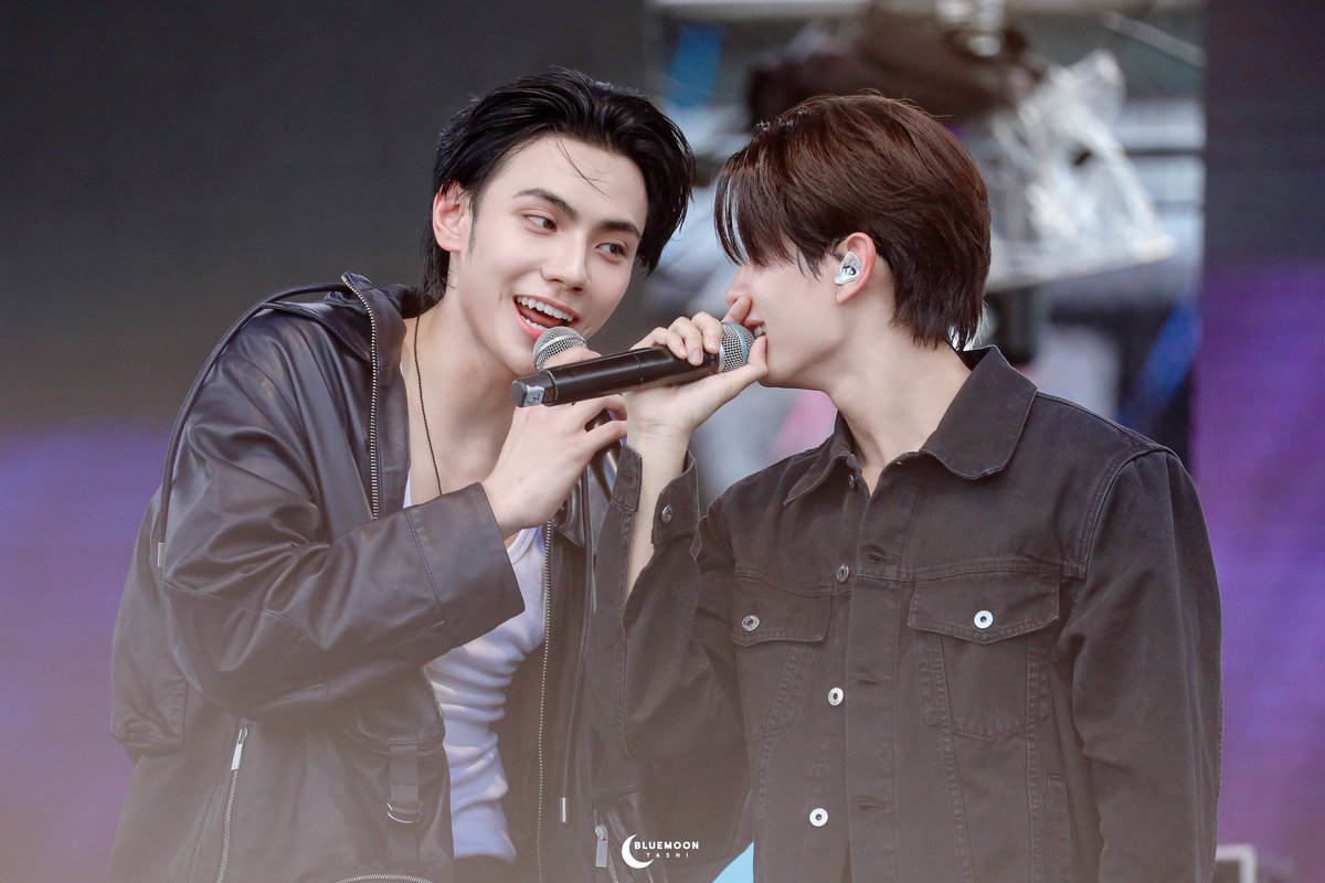 มุม - playground 

🎧 a song from PWS’s valentine playlist