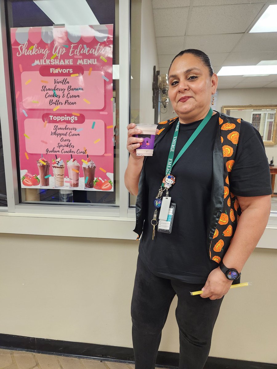 WellsWolverines's tweet photo. Ms. Knowles shakes things up at Wells by providing teachers with a special treat! #WinningWells #WellsWolverines #SpringISD https://t.co/rlGThB72xr