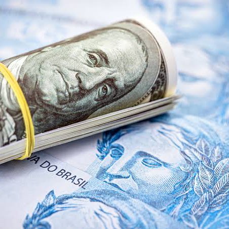 🚨GRAVE: Dólar dispara e atinge R$ 5,83, maior índice em 4 anos: real desvalorizou 15% desde que Lula chegou a presidência.