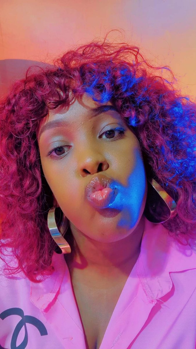 Ann Taylor tweet media